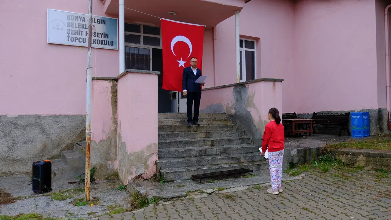 29 Ekim’de duygusal anlar… Tek öğrencisi bulunan okulda düzenlenen tören: ‘Cumhuriyet tam olarak budur’